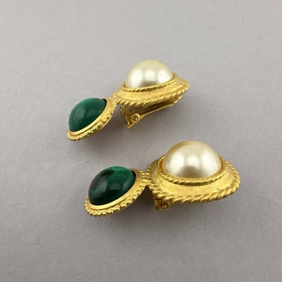 KJL Kenneth Jay Lane Earrings Green Imitation Pearl Cabochon Clip On Gold Tone - Picture 11 of 11